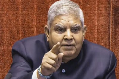 उपराष्ट्रपति के इस्तीफे से विपक्ष हैरान, कांग्रेस बोली- 'फैसले पर पुनर्विचार करें धनखड़ साहब'