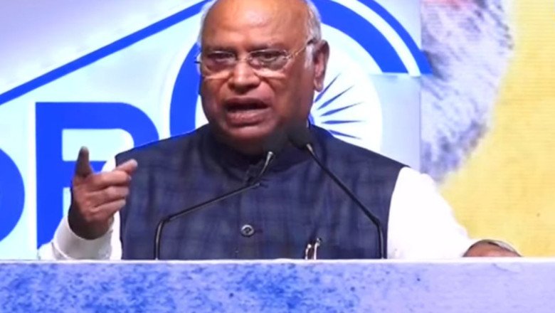 'मोदी जी ने चुपके से खुद को ओबीसी में शामिल कर लिया', पीएम पर बरसे मल्लिकार्जुन खड़गे