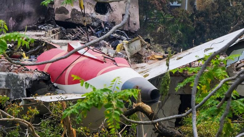 અમદાવાદ વિમાન દુર્ઘટના માટે કોણ જવાબદાર? મૃતકોના પરિવારોએ કંપનીઓ વિરુદ્ધ કેસ દાખલ કર્યો