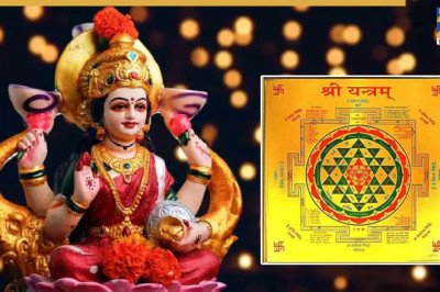 Diwali 2025: दिवाली पर श्रीयंत्र की स्थापना कर करें मां लक्ष्मी चालीसा का पाठ, धन-संपत्ति और खुशहाली का मिलेगा आशीर्वाद